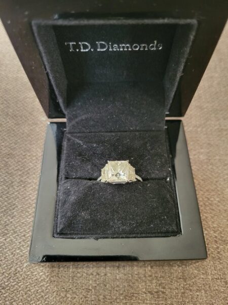 GIA Certified 4.30 CT L VS1 Princess Cut Diamond Ring - Image 3