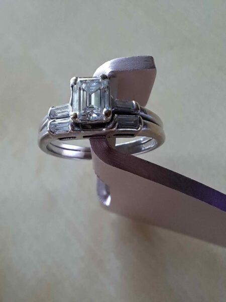 0.55 G-H VVS1 Emerald Cut Diamond Vintage Wedding Ring Set - Image 2