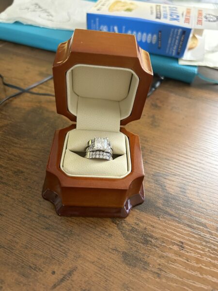 3.03 CT F VS1 Lab Grown Princess Cut Diamond Ring with Matching Band - Image 2