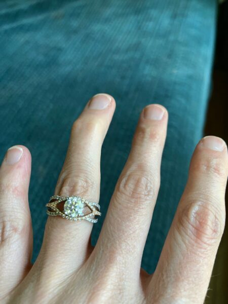 GIA Certified 0.81 CT F VS2 Round Brilliant Natural Diamond Ring - Image 2