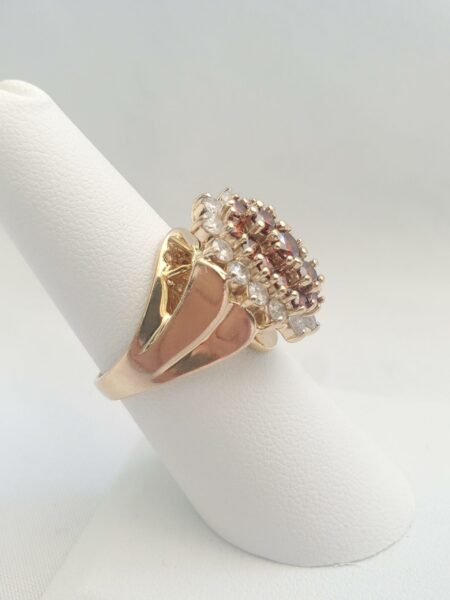 0.60 CT G-H SI1-SI2 Round Brilliant Diamond and Ruby Ring - Image 3