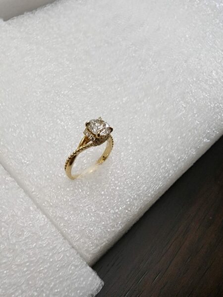 IGI Certified 1.07 CT G VVS2 Lab Grown Round Brilliant Diamond Ring - Image 2