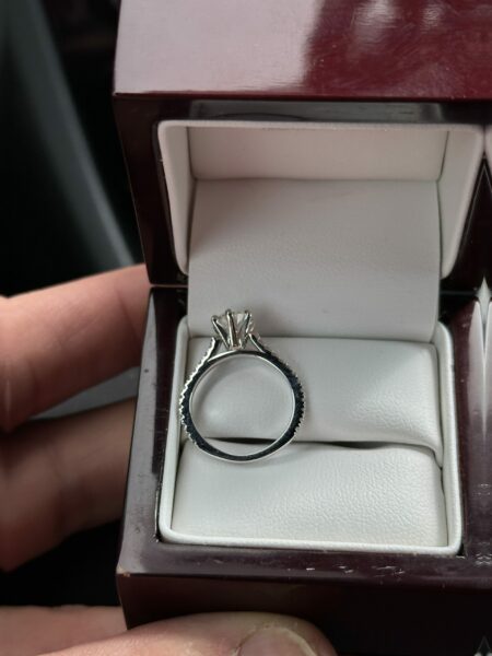 IGI Certified 0.70 CT G VS2 Lab Grown Pear Cut Diamond Ring - Image 2