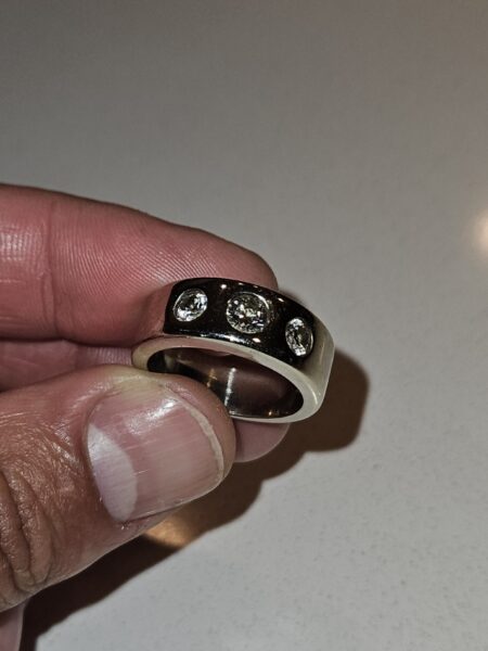 0.54 CT E SI1 Lab Grown Round Brilliant Diamond Ring - Image 2