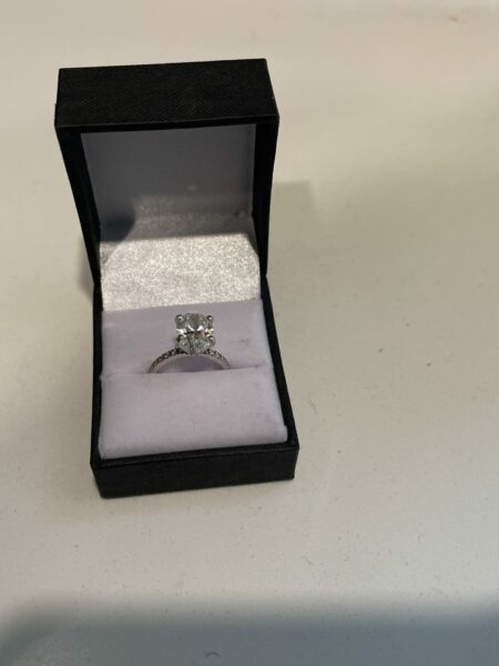 3.43 ct centerstone f,vs1 GIA Laboratory-Grown Oval Brilliant Engagement Ring - Image 3