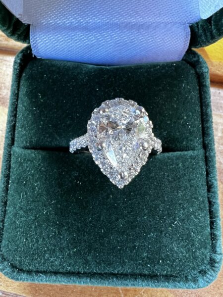 Lab Grown 2.02 f,vs2 IGI certified pear shaped diamond set in a halo style setting - Image 4
