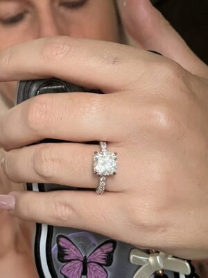 Lab Grown 4.11 ct E,vs1 Cushion Cut GIA certified