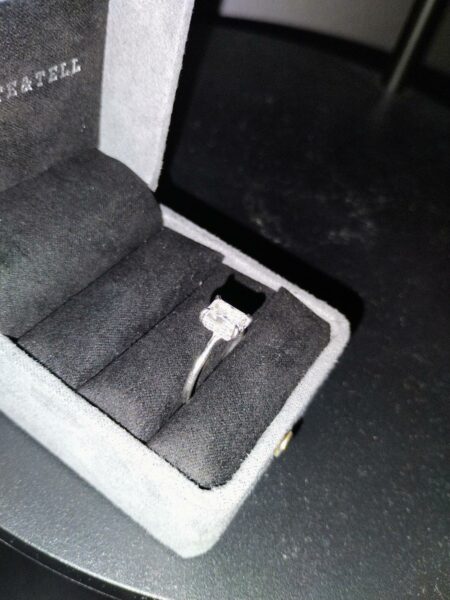 IGI Certified 1 CT F VS 2 Lab-Grown Cut Cornered Rectangular Modified Brilliant Diamond Ring - Image 3