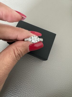 0.92 Center Stone Round Brilliant G SI 1 Diamond Engagement Ring