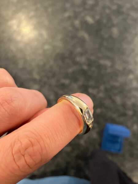 IGI Certified 0.9 CT Lab-Grown Emerald Cut J VS2 Diamond Ring - Image 5