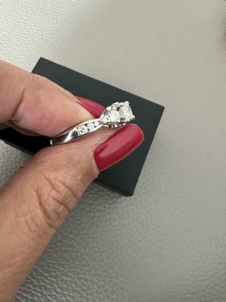 0.92 Center Stone Round Brilliant G SI 1 Diamond Engagement Ring - Image 2