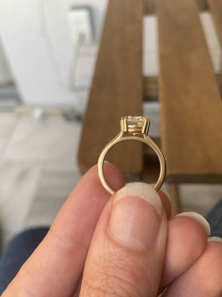 2.20 ct H,vs1 IGI Certified Round Brilliant Lab Diamond set in 14k  yellow gold - Image 3