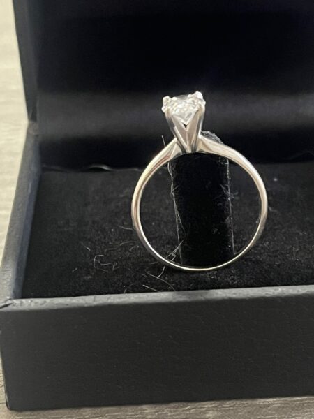 IGI Certified 1.11 CT D VVS2 Lab Grown Oval Brilliant Diamond Solitaire Engagement Ring - Image 5