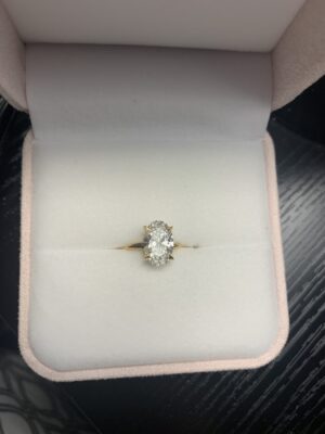 IGI Certified 2.19 CT E VS1 Lab Grown Oval Brilliant Diamond Ring