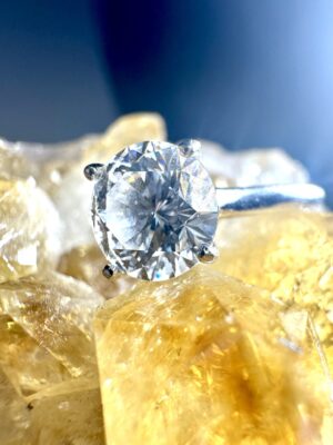 IGI Certified 1.61 CT E VS1 Lab Grown Round Diamond Ring