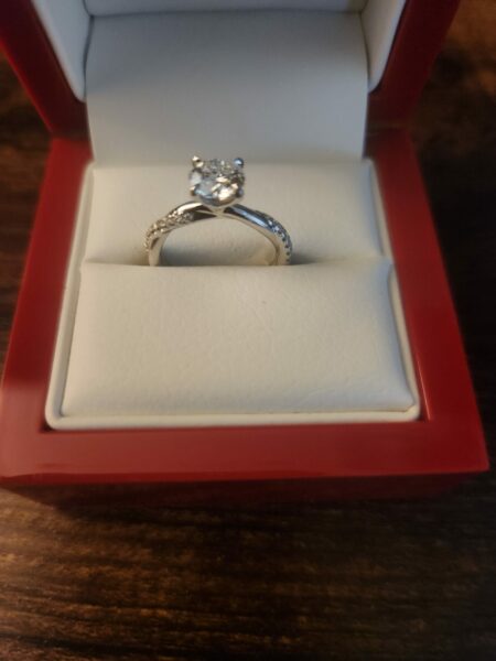 IGI Certified 1.06 CT E VVS 2 Round Brilliant Lab Grown Diamond Ring - Image 4