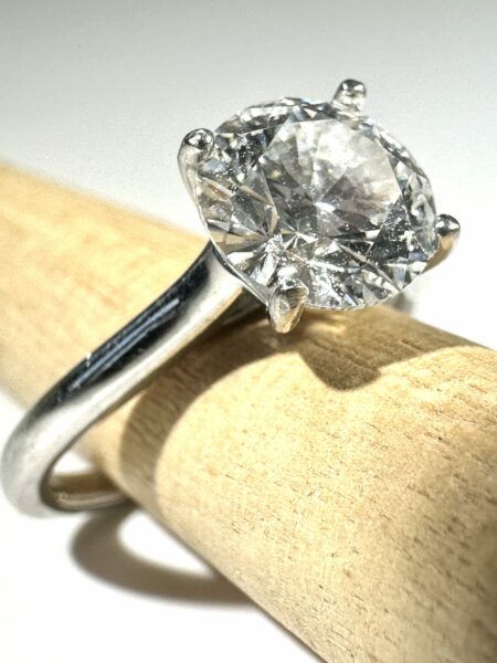 IGI Certified 1.61 CT E VS1 Lab Grown Round Diamond Ring - Image 7