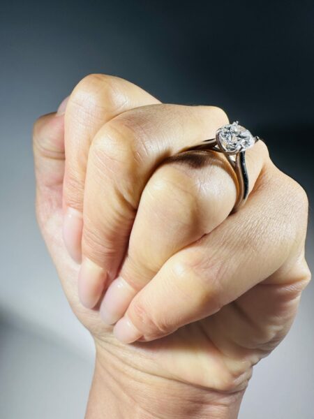 IGI Certified 1.61 CT E VS1 Lab Grown Round Diamond Ring - Image 2