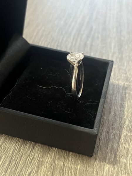 IGI Certified 1.11 CT D VVS2 Lab Grown Oval Brilliant Diamond Solitaire Engagement Ring - Image 2