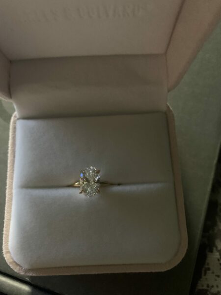 IGI Certified 2.19 CT E VS1 Lab Grown Oval Brilliant Diamond Ring - Image 3