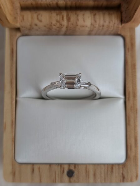IGI Certified 0.98 CT E I.F. Lab Grown Emerald Cut Diamond Ring - Image 2