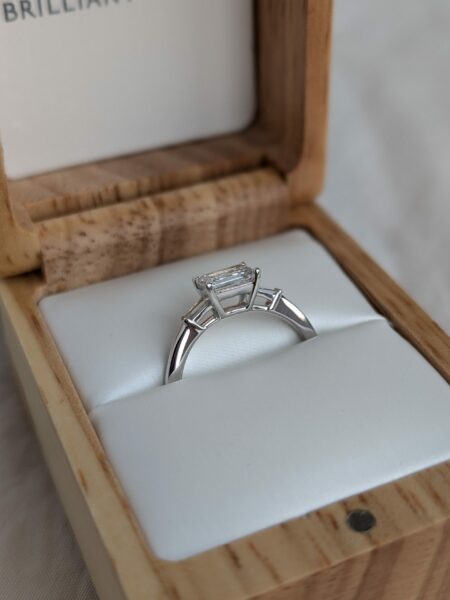 IGI Certified 0.98 CT E I.F. Lab Grown Emerald Cut Diamond Ring - Image 5