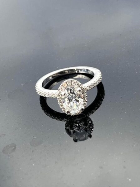 IGI Certified 0.97 CT D VS2 Lab Grown Oval Brilliant Diamond Ring - Image 5