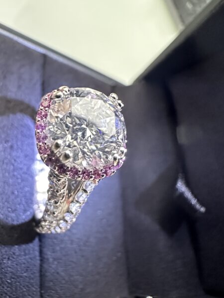 2.00 CT H SI 1 Lab Grown Round Brilliant with Pink Sapphire Halo Setting Diamond Ring - Image 9