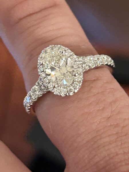 IGI Certified 1.04 CT H VVS 1 Lab Grown Oval Brilliant Center Diamond Ring - Image 4