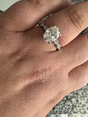 IGI Certified 2.13 CT G VS2 Lab Grown Oval Diamond Ring