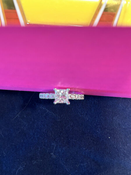 1.17 CT G VS1 LAB-GROWN PRINCESS CUT DIAMOND ENGAGEMENT RING - Image 4