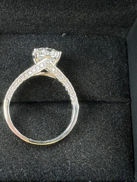IGI Certified 3.03 CT F VS 2 Lab Grown Oval Brilliant Diamond Ring - Image 3