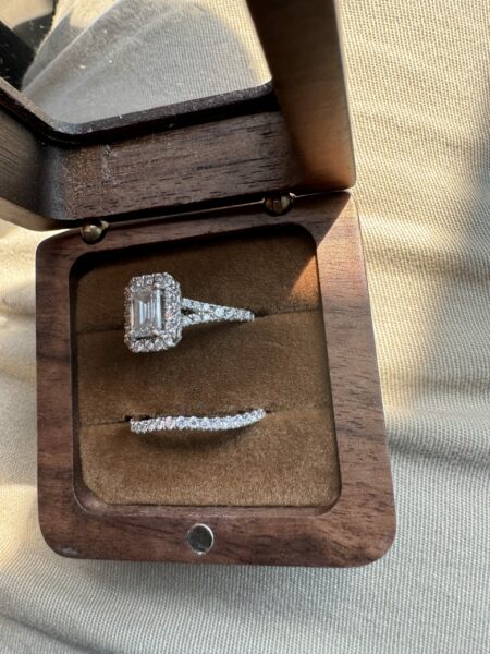 IGI Certified 1.0 CT E VS1 Lab Grown Emerald Cut Diamond Ring - Image 6