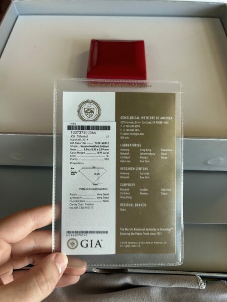 GIA Certified 0.91 CT G VS2 Square Modified Brilliant Diamond Ring - Image 2