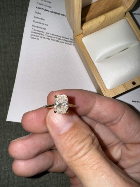 IGI Certified 2.03 CT F VS 1 Lab Grown Cushion Brilliant 18k Gold Engagement Ring - Image 2