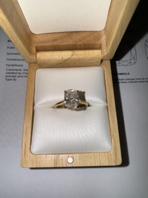 IGI Certified 2.03 CT F VS 1 Lab Grown Cushion Brilliant 18k Gold Engagement Ring