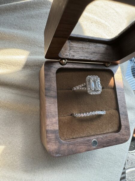 IGI Certified 1.0 CT E VS1 Lab Grown Emerald Cut Diamond Ring - Image 5