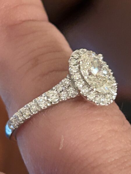 IGI Certified 1.04 CT H VVS 1 Lab Grown Oval Brilliant Center Diamond Ring - Image 2