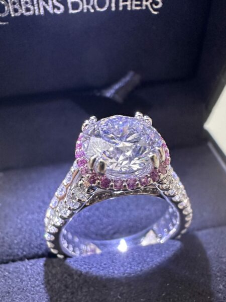 2.00 CT H SI 1 Lab Grown Round Brilliant with Pink Sapphire Halo Setting Diamond Ring - Image 4