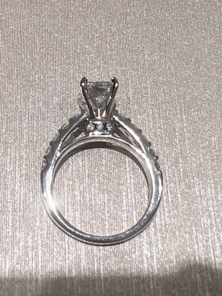 IGI Certified 2.02 CT G VS 1 Lab Grown Cut Cornered Rectangular Modified Brilliant Ring - Image 2