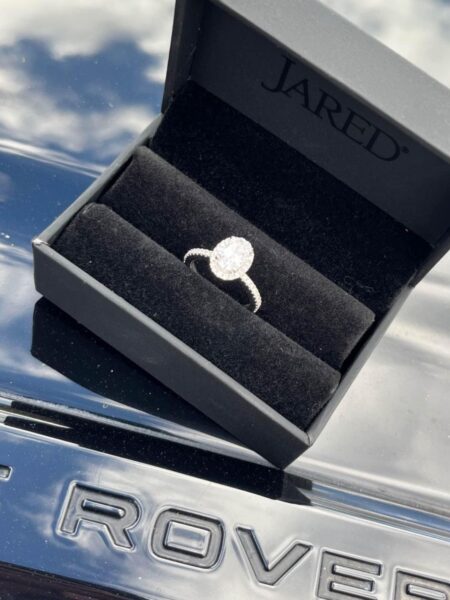 IGI Certified 0.97 CT D VS2 Lab Grown Oval Brilliant Diamond Ring - Image 4