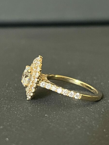 1.0 CT F VS2 Round Brilliant Lab Grown Diamond Ring (Size 7) - Image 4