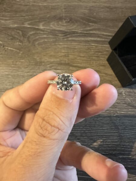 IGI Certified 2.19 CT F VVS2 Lab Grown Round Brilliant Diamond Ring - Image 3