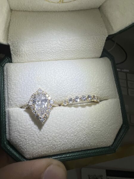 IGI Certified 2.11 CT E VS1 Lab Grown Pear Brilliant Diamond Ring - Image 9