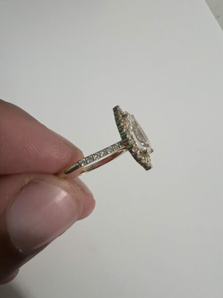IGI Certified 2.11 CT E VS1 Lab Grown Pear Brilliant Diamond Ring - Image 15