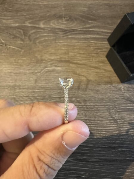 IGI Certified 2.19 CT F VVS2 Lab Grown Round Brilliant Diamond Ring - Image 4