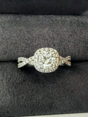 IGI Certified 1.01 CT F VVS2 Lab Grown Square Cushioned Brilliant Diamond Ring