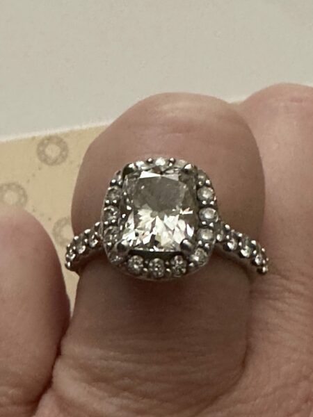 IGI Certified 2.70 CT H VS2 Lab Grown Cushion Brilliant Diamond Ring - Image 3