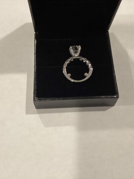 IGI Certified 2.50 CT G VS2 Lab Grown Round Brilliant Diamond Ring - Image 3