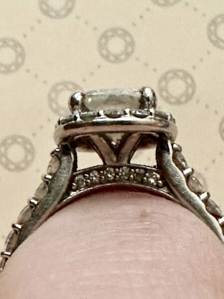 IGI Certified 2.70 CT H VS2 Lab Grown Cushion Brilliant Diamond Ring - Image 4